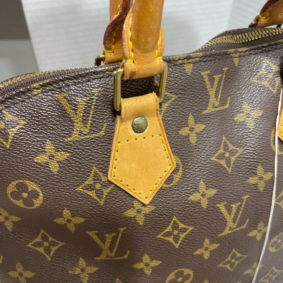 Louis Vuitton Alma no d ring in Monogram comes with dust bag, lock and key. - Picture 7 of 15